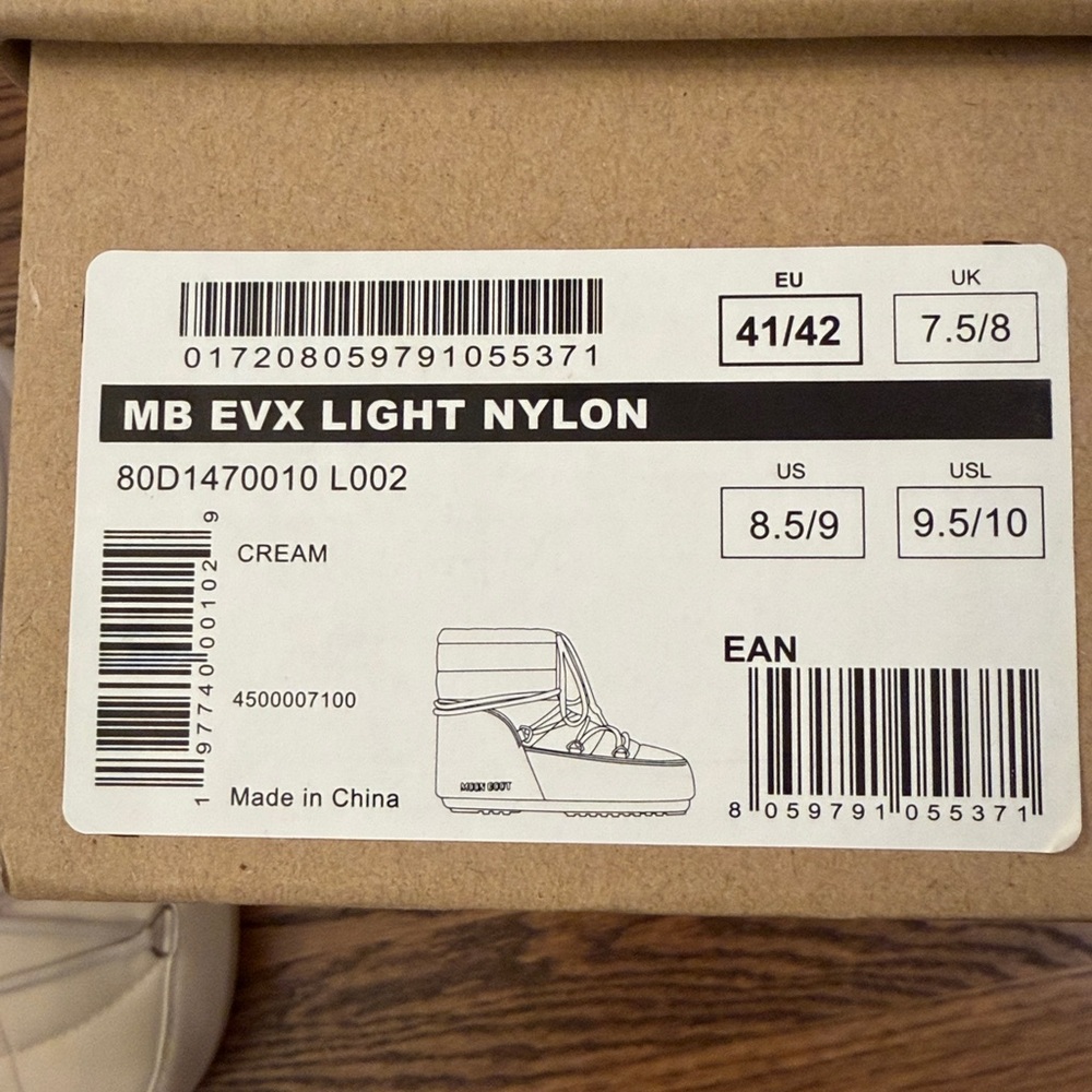 Brand New with Box Moon Boots Cream Short EU 41/42 - Picture 7 of 8